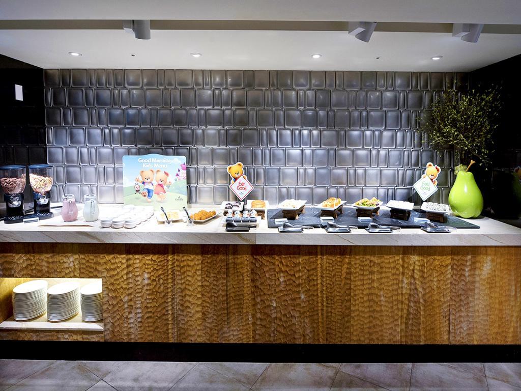 Kensington Jeju Hotel Buitenkant foto The buffet at the lounge