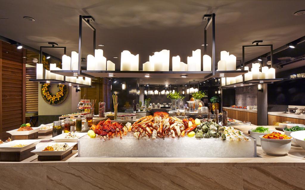 Kensington Jeju Hotel Buitenkant foto The buffet at the restaurant