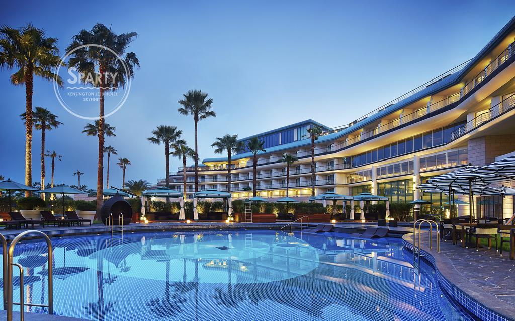 Kensington Jeju Hotel Buitenkant foto The pool at the Sheraton Jumeirah Hotel