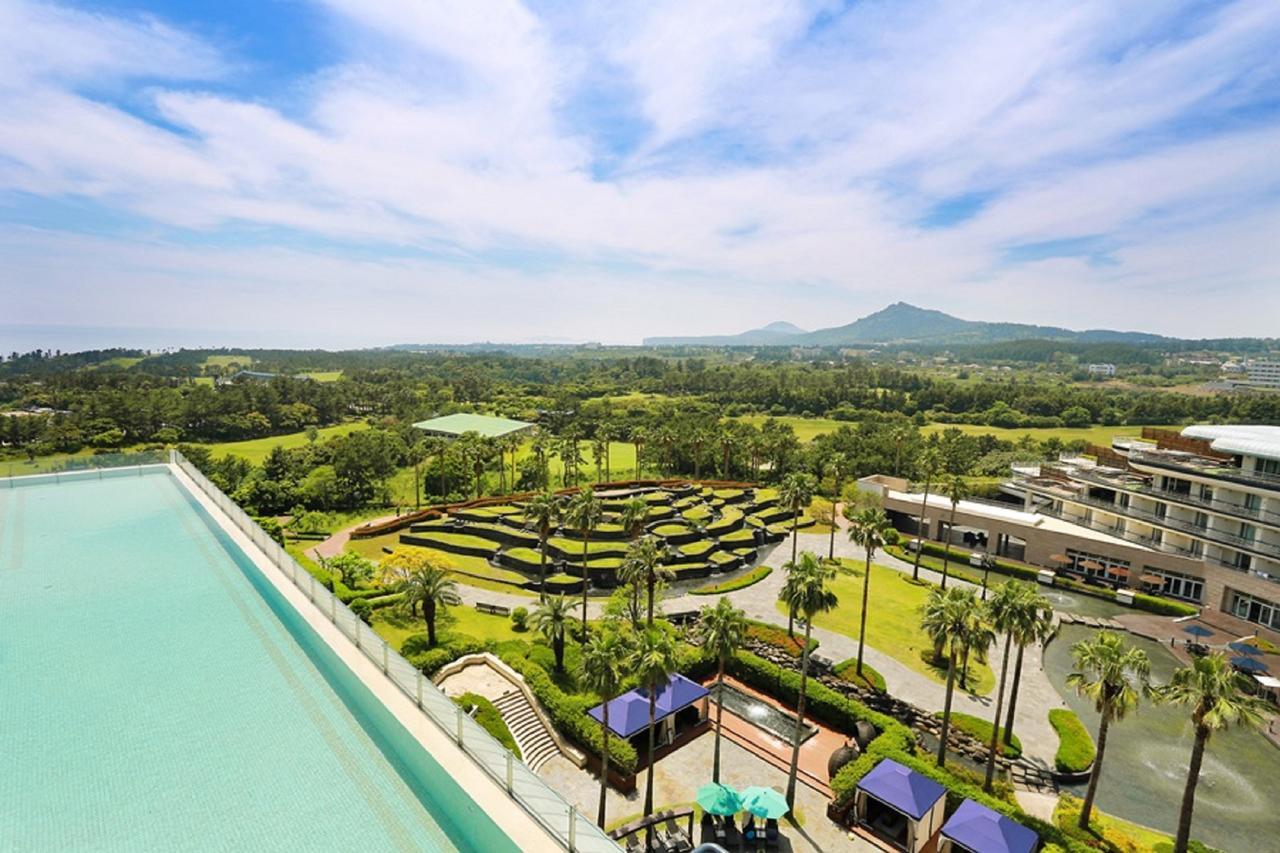 Kensington Jeju Hotel Buitenkant foto Skyline view of the golf course