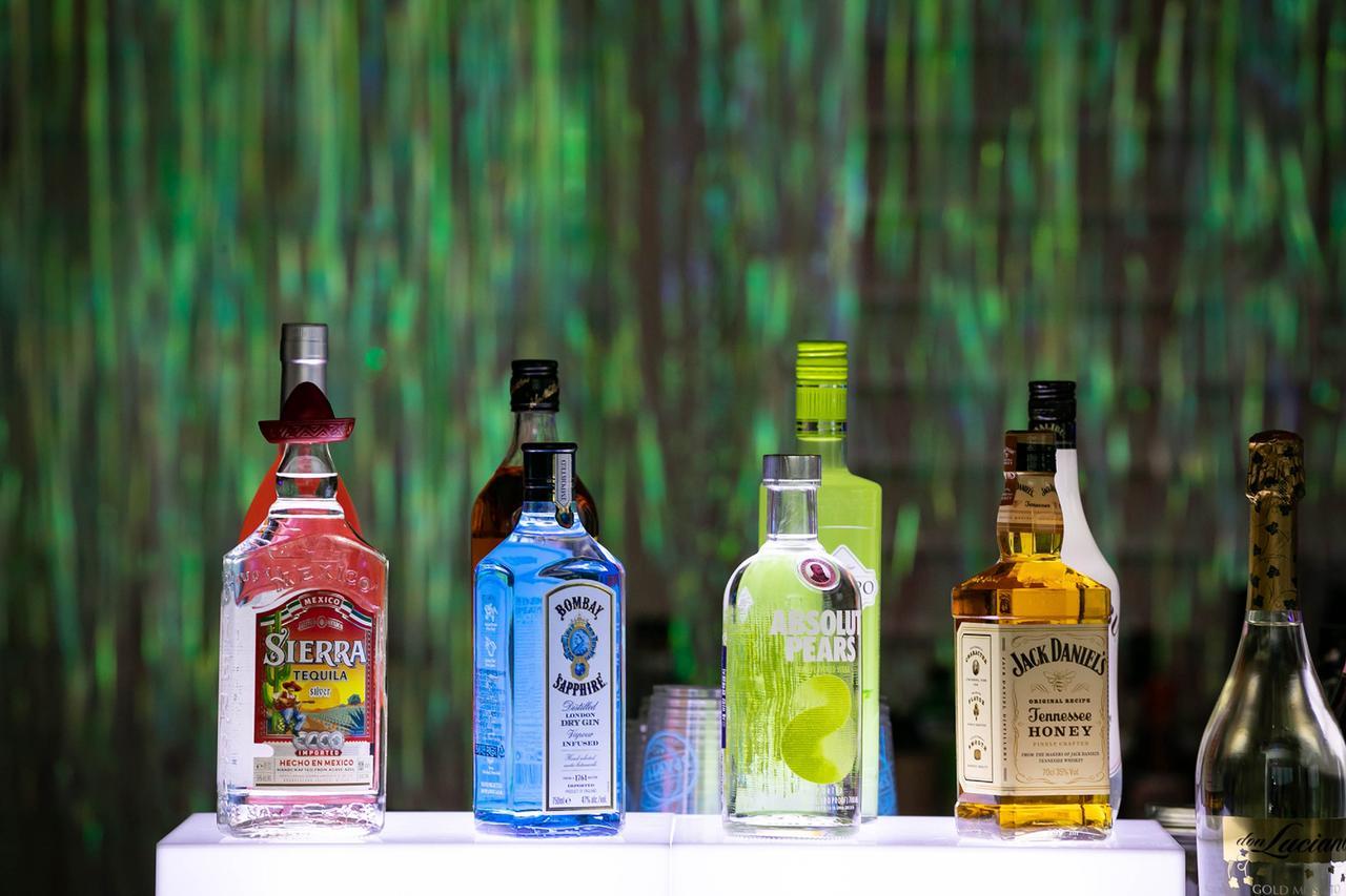 Kensington Jeju Hotel Buitenkant foto Sierra Tequila, G'Vine, Tanqueray, and Jack Daniel's