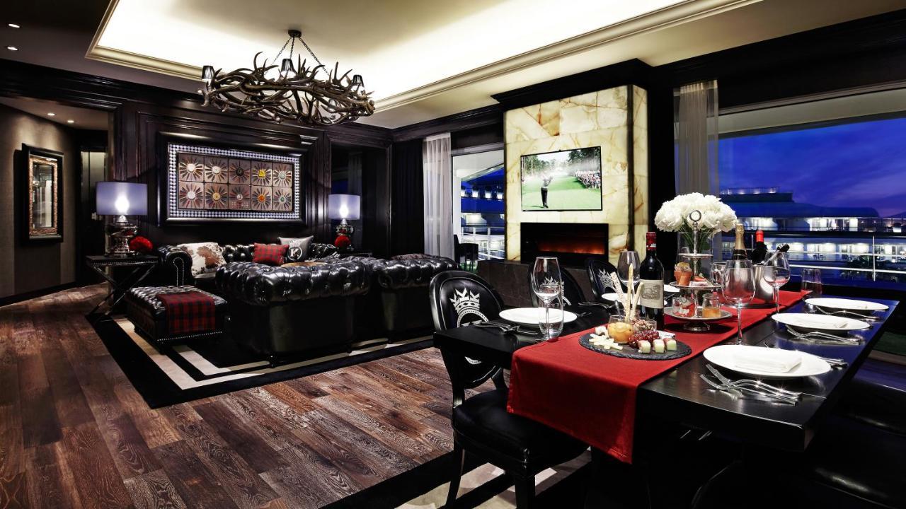 Kensington Jeju Hotel Buitenkant foto The interior of the 1000-square-metre (1,100-sq yd) penthouse